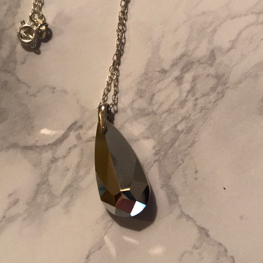 Simple coloured pendant - Picture 3 of 3